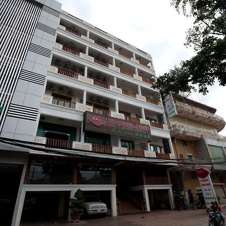 Circuit Hotel & Cafe - Nana Hotel Phnompen Kültér fotó