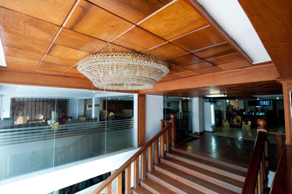 Circuit Hotel & Cafe - Nana Hotel Phnompen Kültér fotó