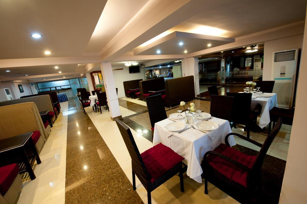 Circuit Hotel & Cafe - Nana Hotel Phnompen Kültér fotó