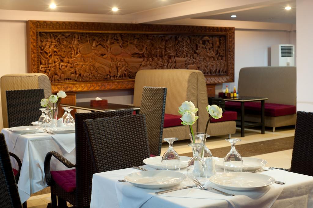 Circuit Hotel & Cafe - Nana Hotel Phnompen Kültér fotó