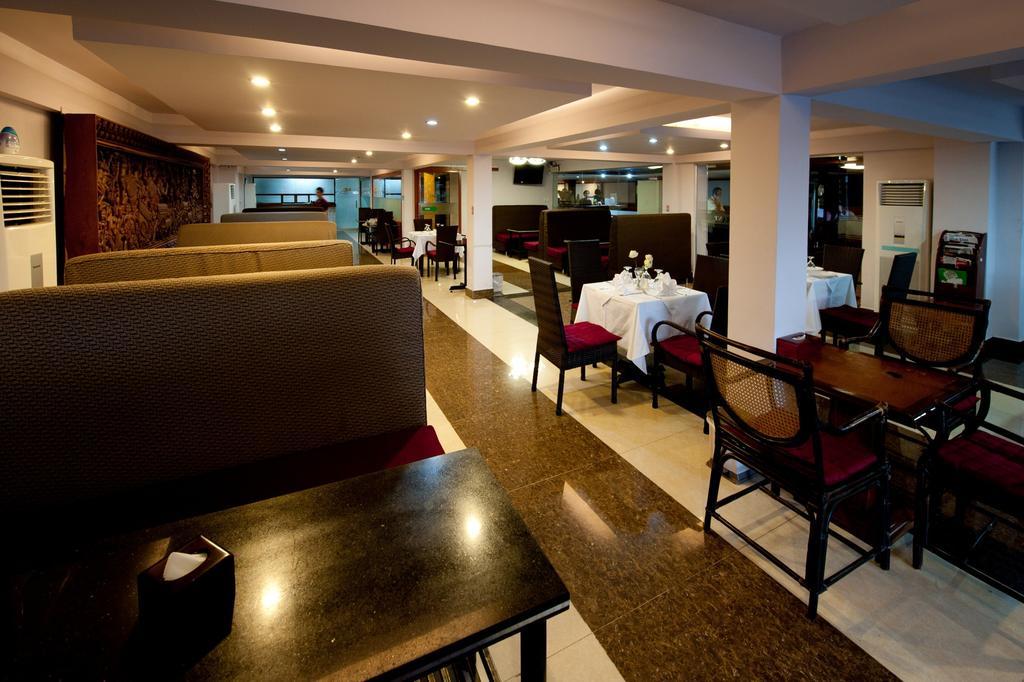 Circuit Hotel & Cafe - Nana Hotel Phnompen Kültér fotó
