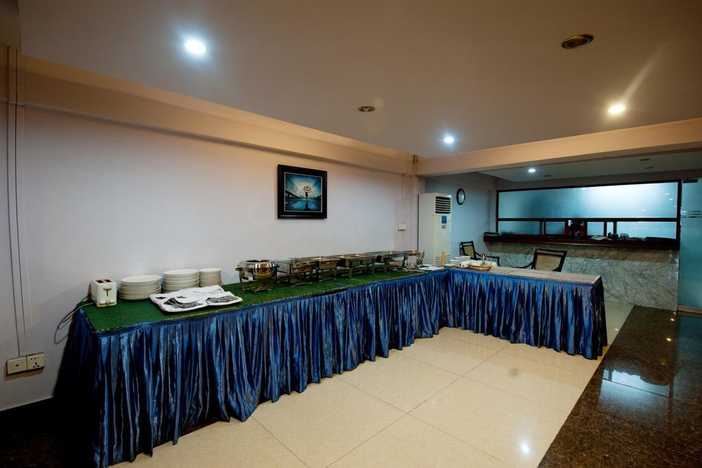 Circuit Hotel & Cafe - Nana Hotel Phnompen Kültér fotó