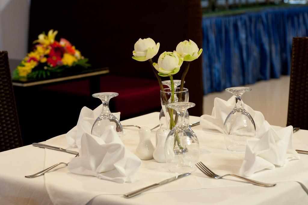 Circuit Hotel & Cafe - Nana Hotel Phnompen Kültér fotó