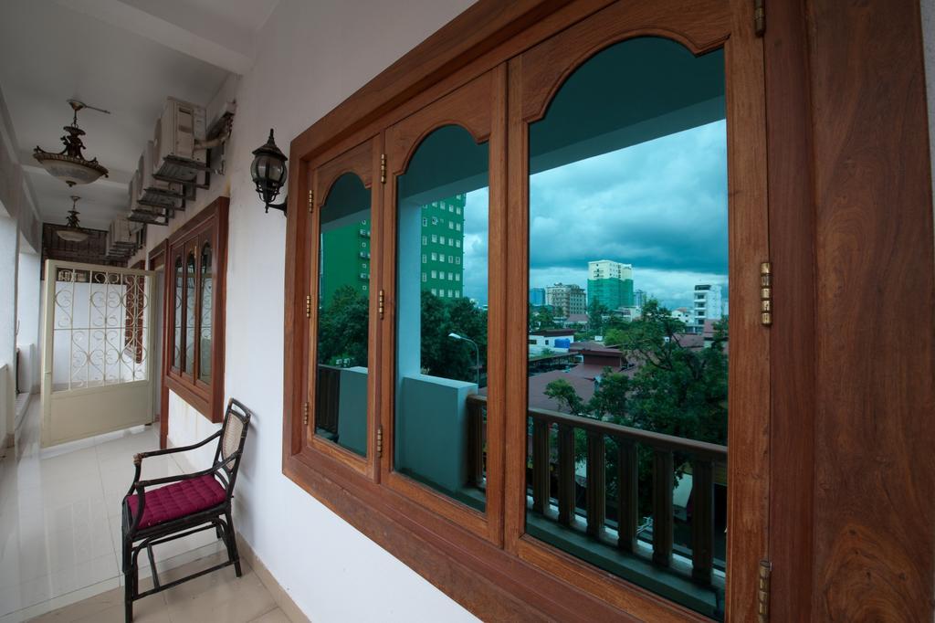 Circuit Hotel & Cafe - Nana Hotel Phnompen Kültér fotó