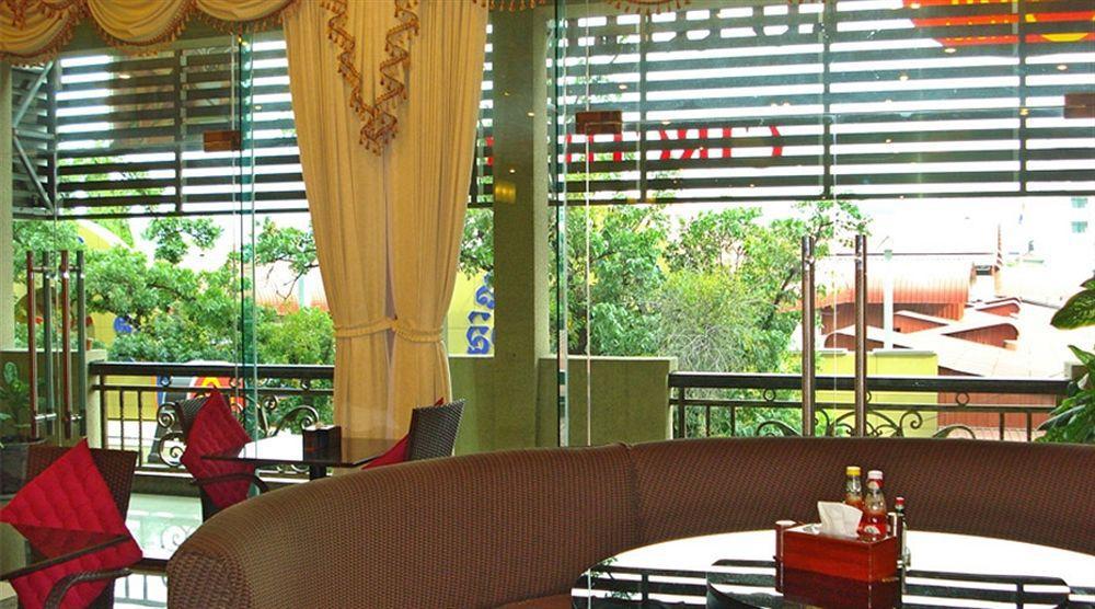 Circuit Hotel & Cafe - Nana Hotel Phnompen Kültér fotó