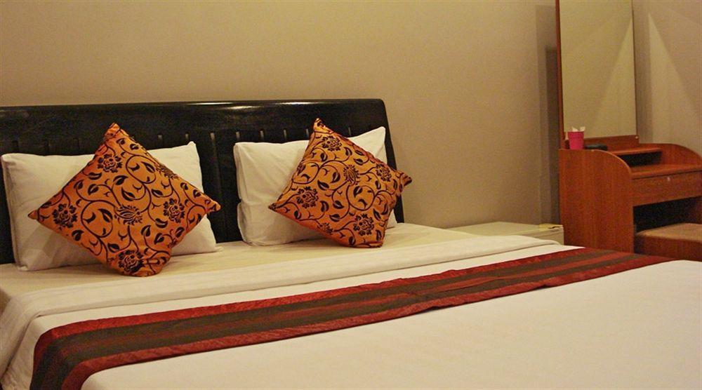 Circuit Hotel & Cafe - Nana Hotel Phnompen Kültér fotó